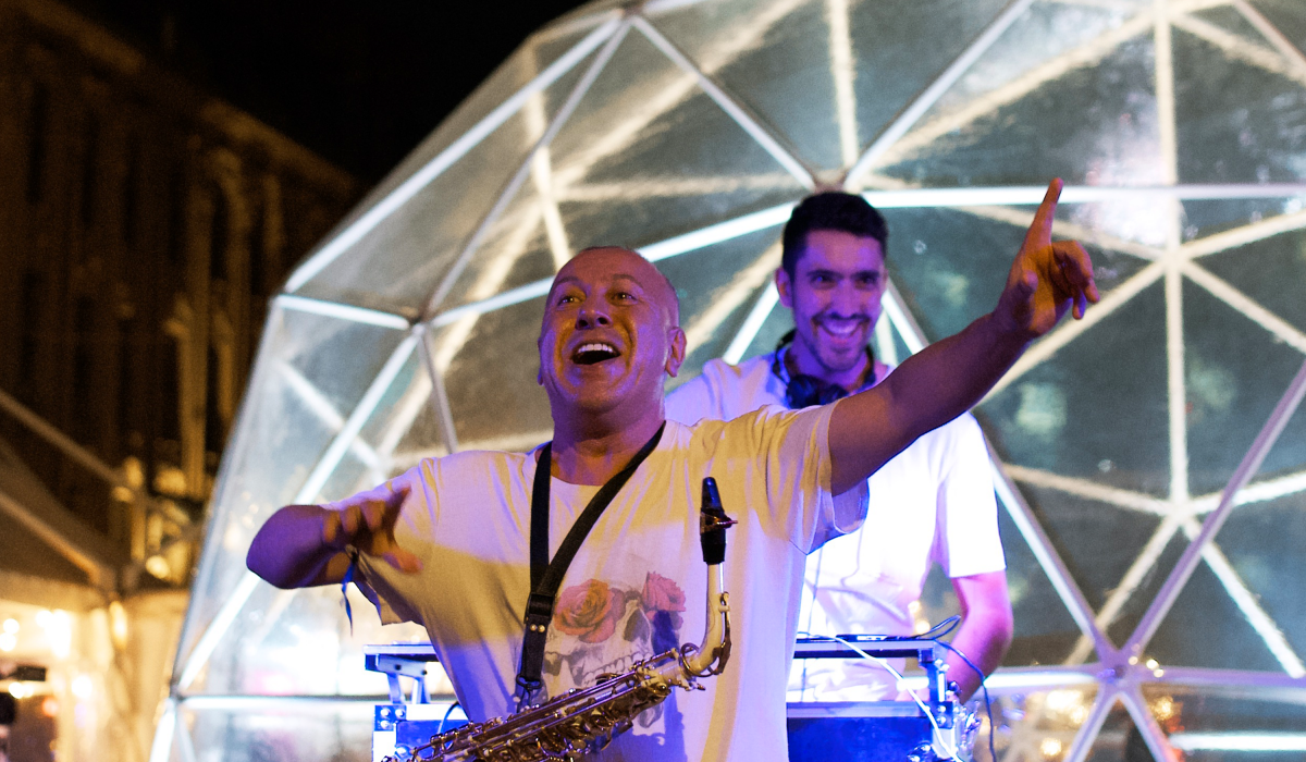 DJ SKR à la Braderie de Lille 2022 avec Fred Karato au saxophone