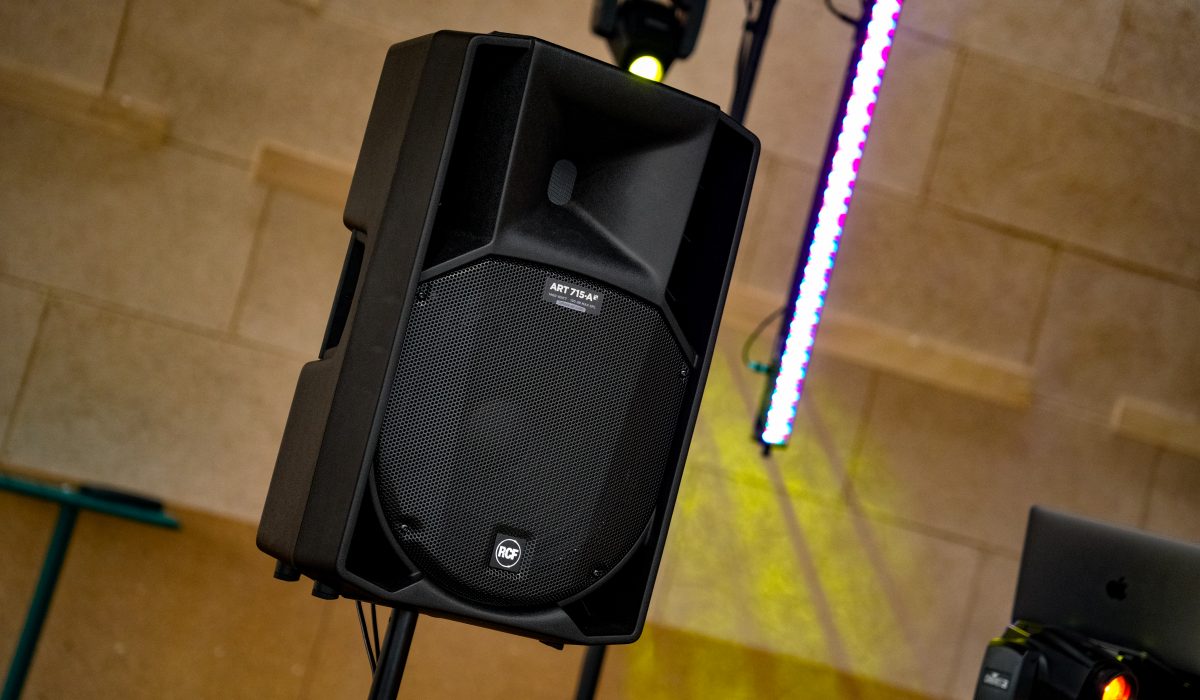Matériel professionnel de DJ SKR pendant une soirée d'entreprise