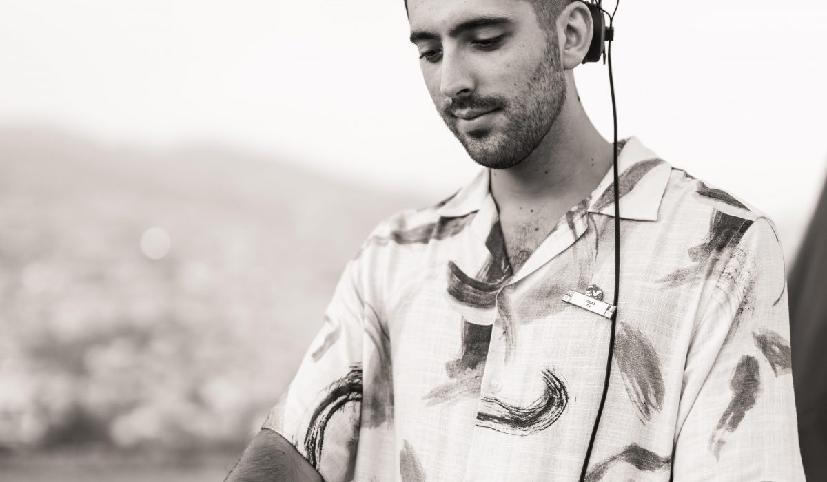 DJ SKR qui mixe sur le Club Med 2