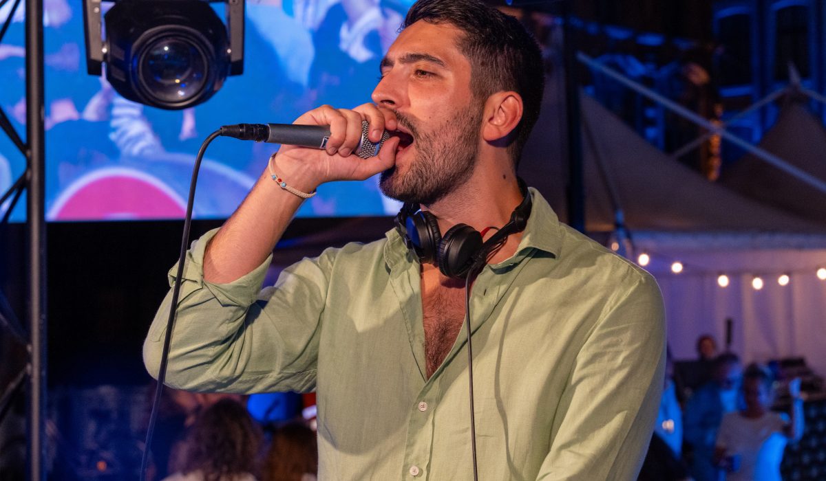 DJ SKR au micro de la braderie de Lille 2023