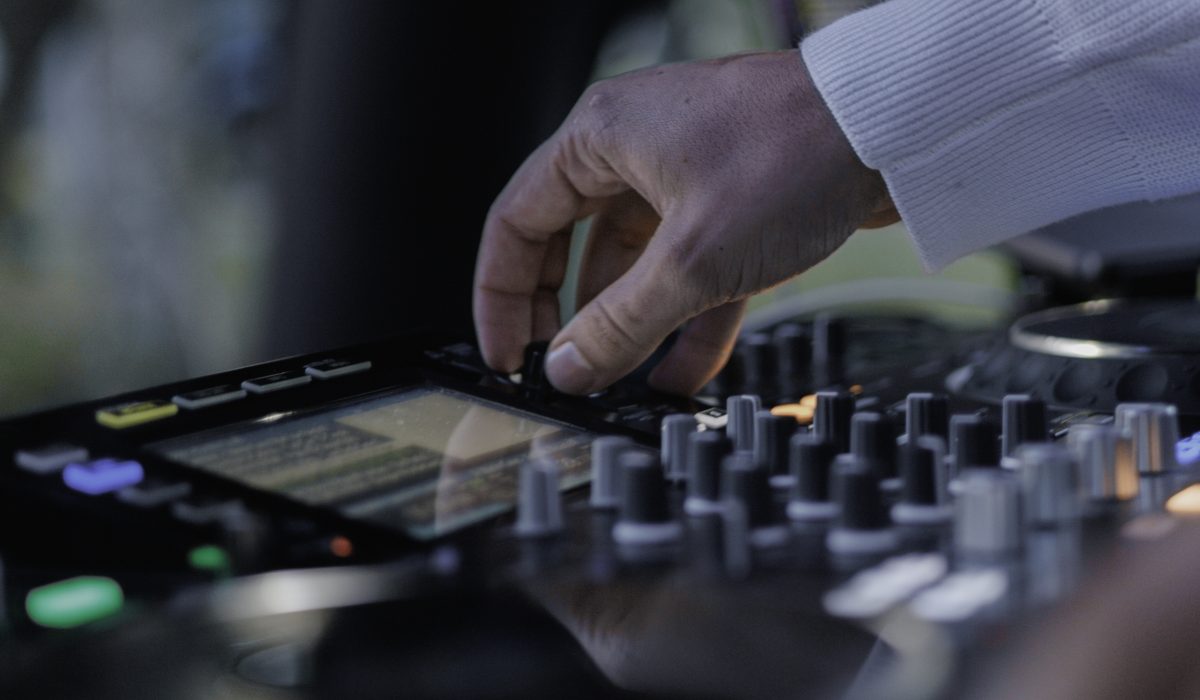 Platine de DJ SKR lors d'une soirée 'entreprise pour Mercedes Benz